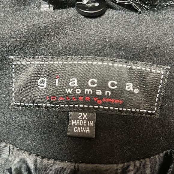 Classy Black Giacca Coat with Faux Fur Collar - Picture 4 of 7